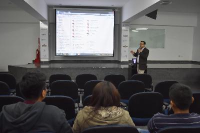 Conferencia Las Practicas Pre Profesionales Sector Publico y Privado