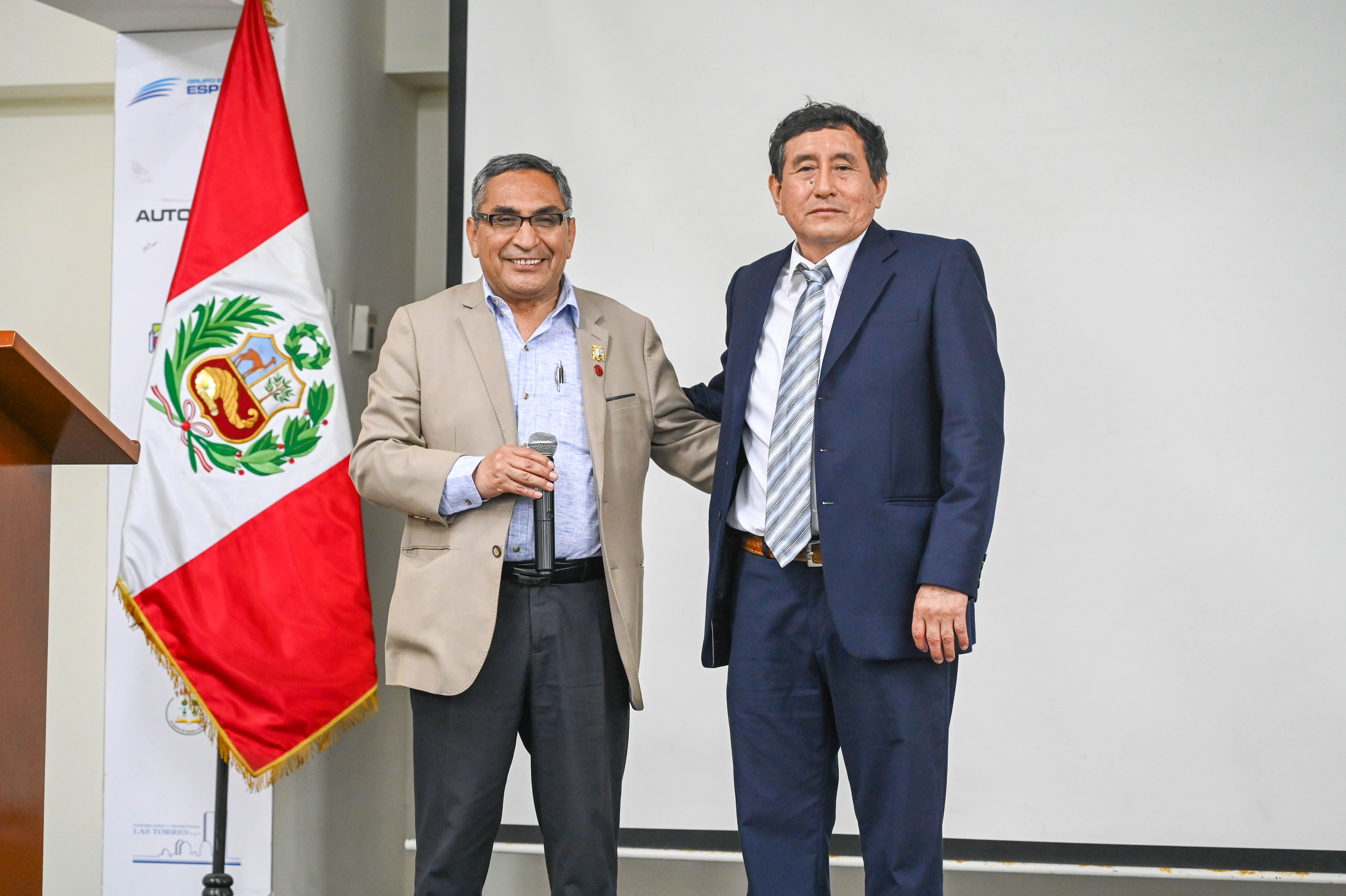 REUNION DE EGRESADOS Y ESTUDIANTES