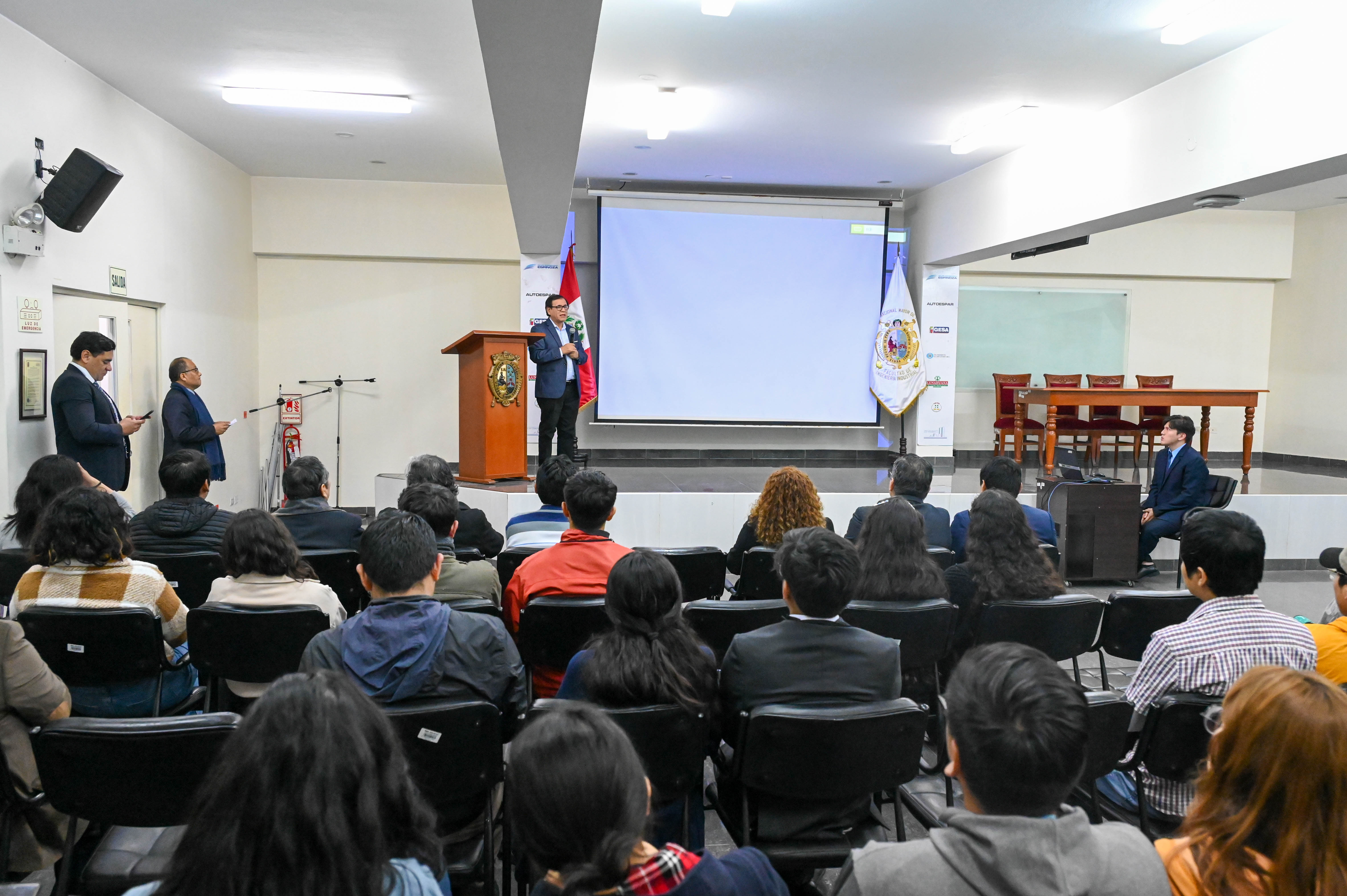 CONFERENCIAS MAGISTRALES