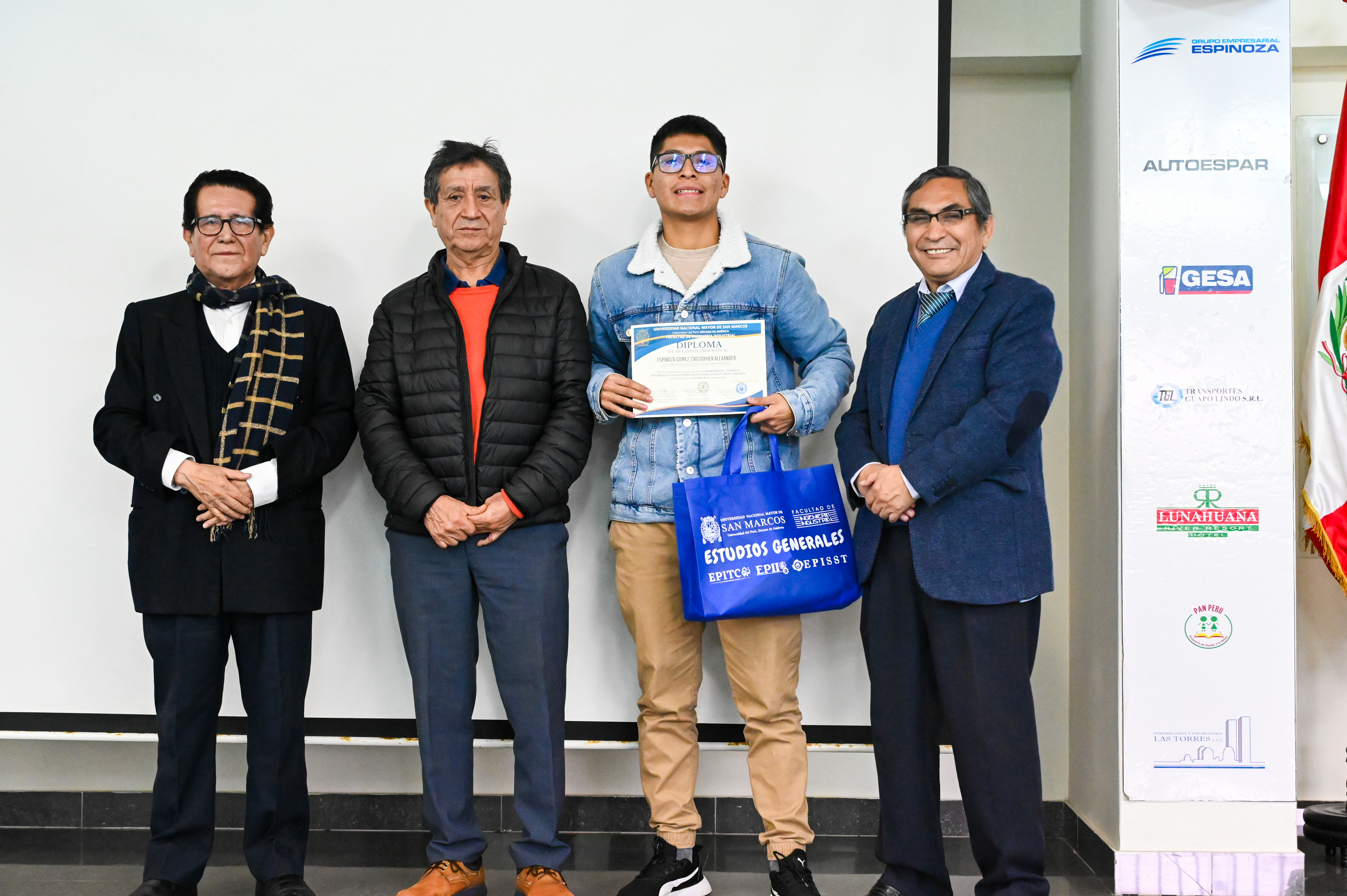 RECONOCIMIENTO POR GANAR EL INTERFACULTADES DE FUTBOL
