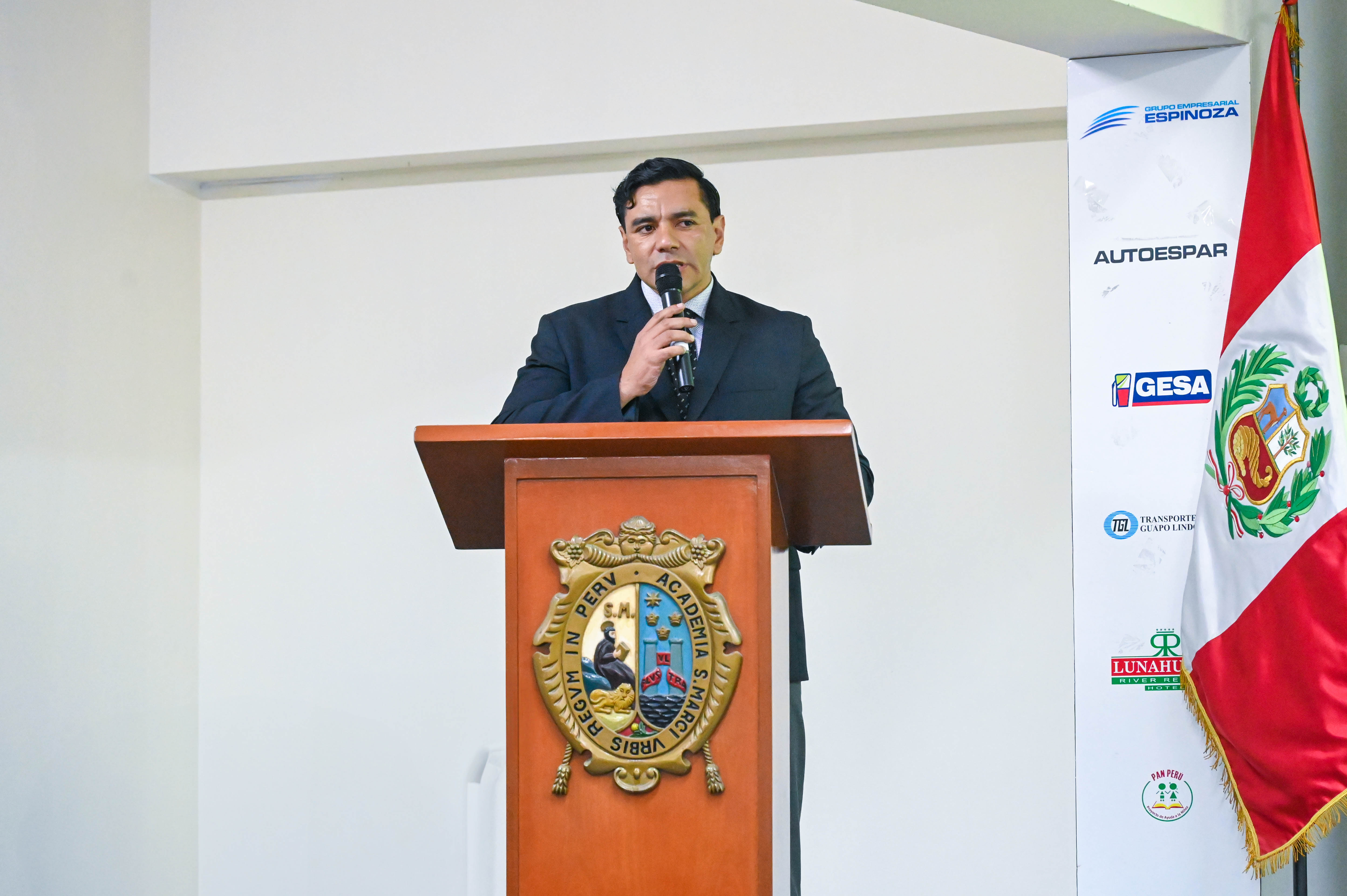 CONFERENCIAS MAGISTRALES