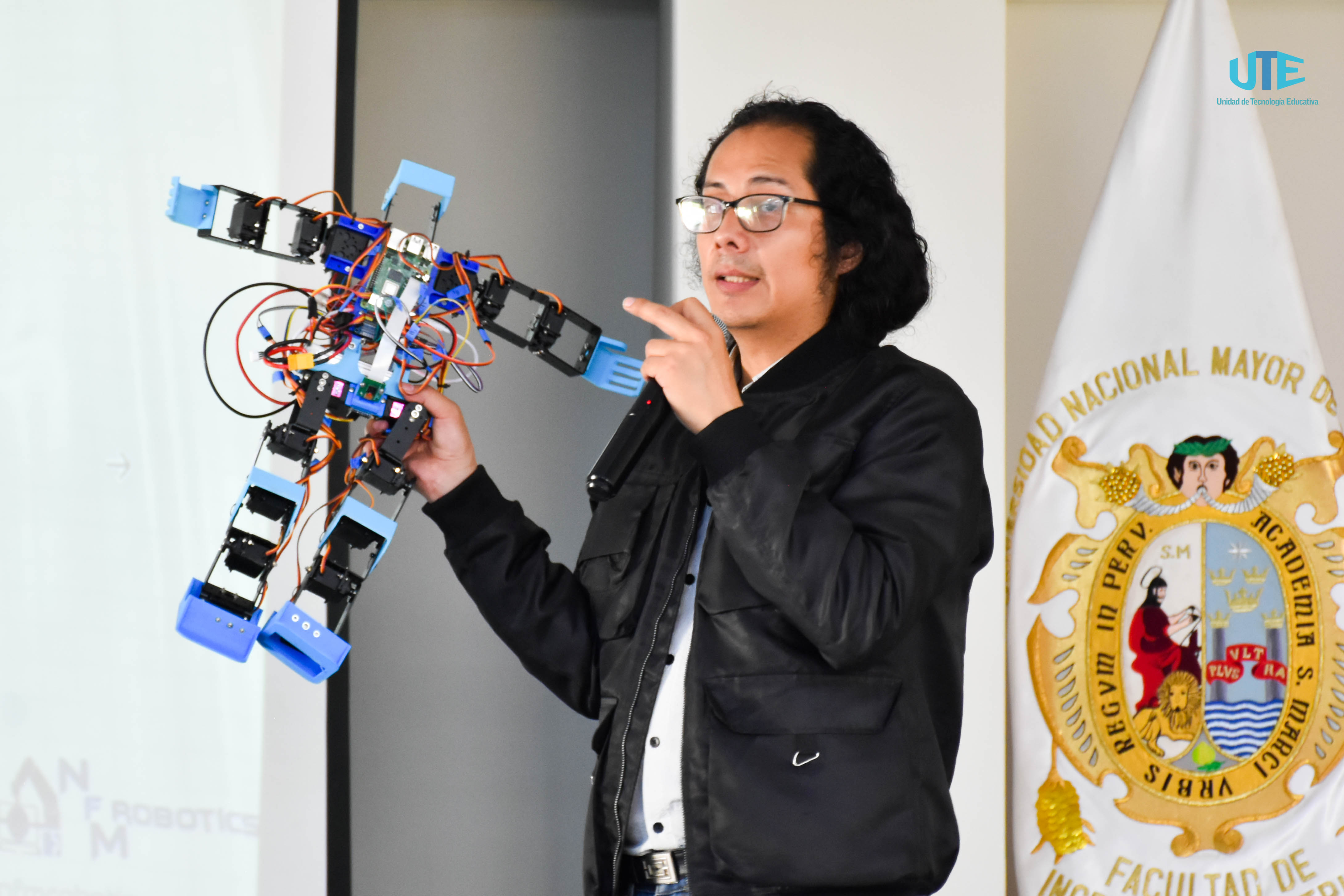 Conferencia: Robótica Humanoide e Inteligencia Artificial en la Industria 4.0