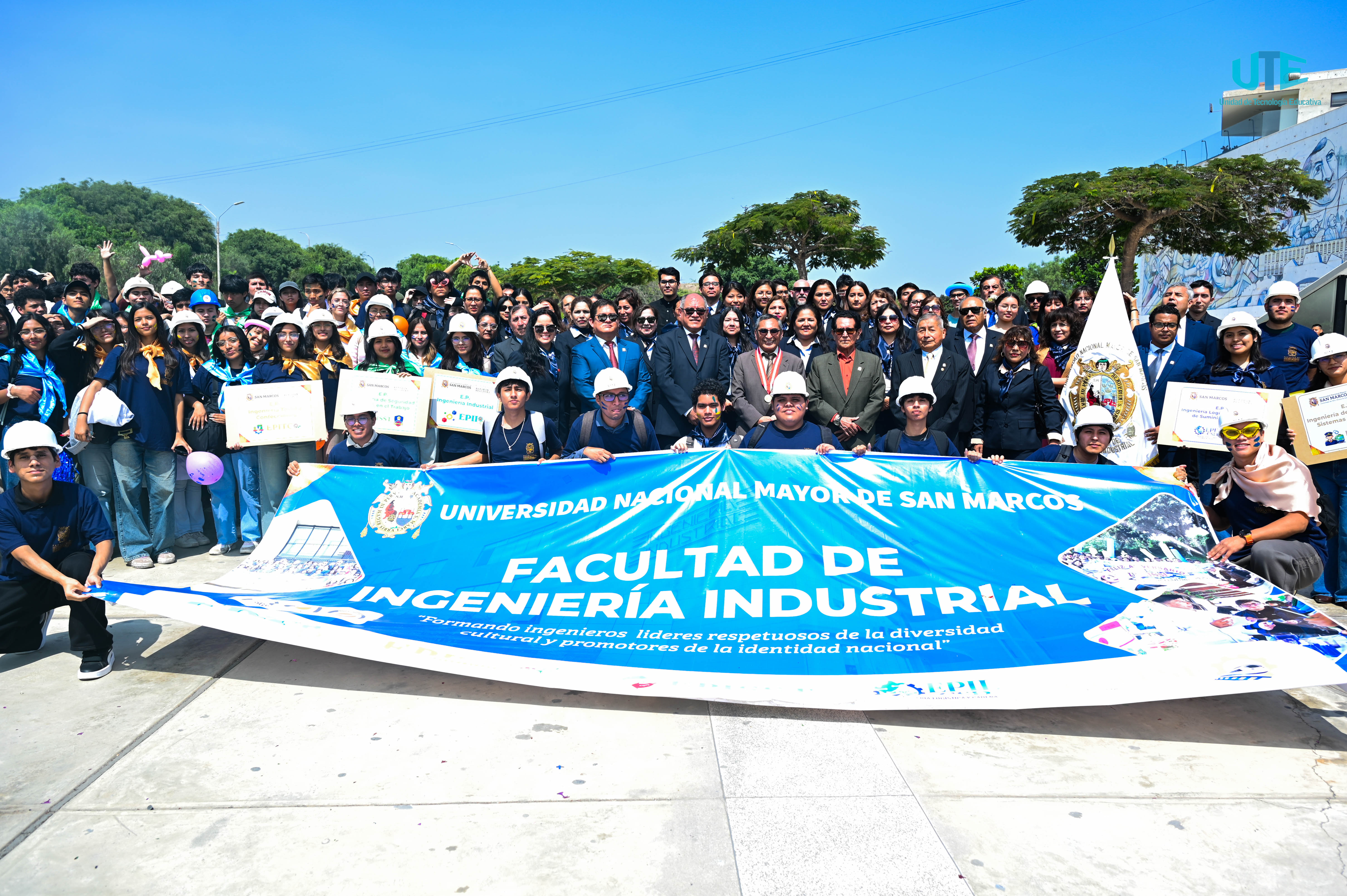 La Facultad de Ingeniería Industrial presente en el desfile conmemorativo por el aniversario de la UNMSM